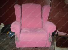 Кресло с мягкими подлокотниками - до